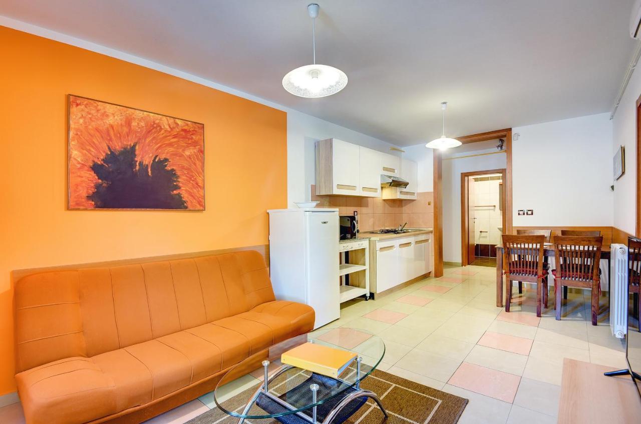 Universe Apartment *