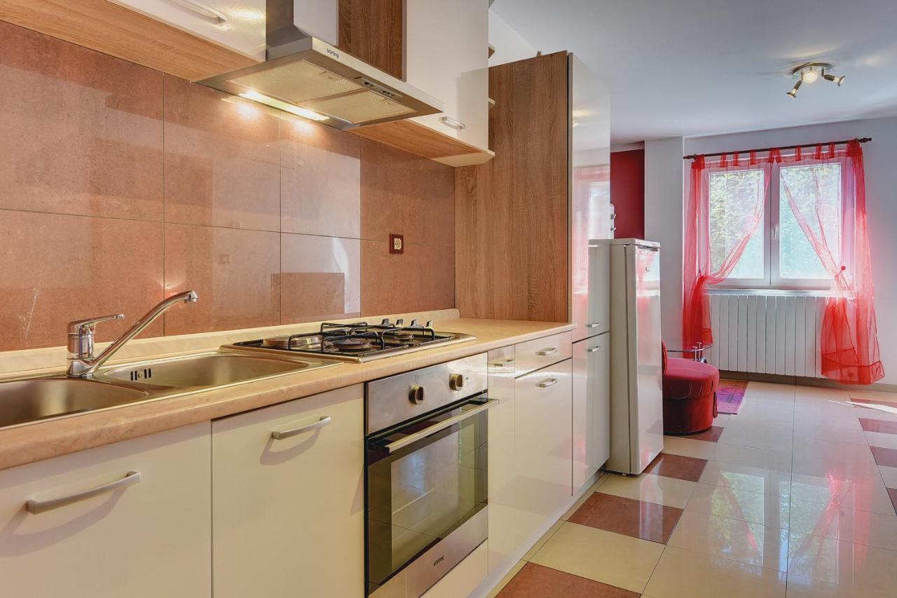 Universe Apartment *