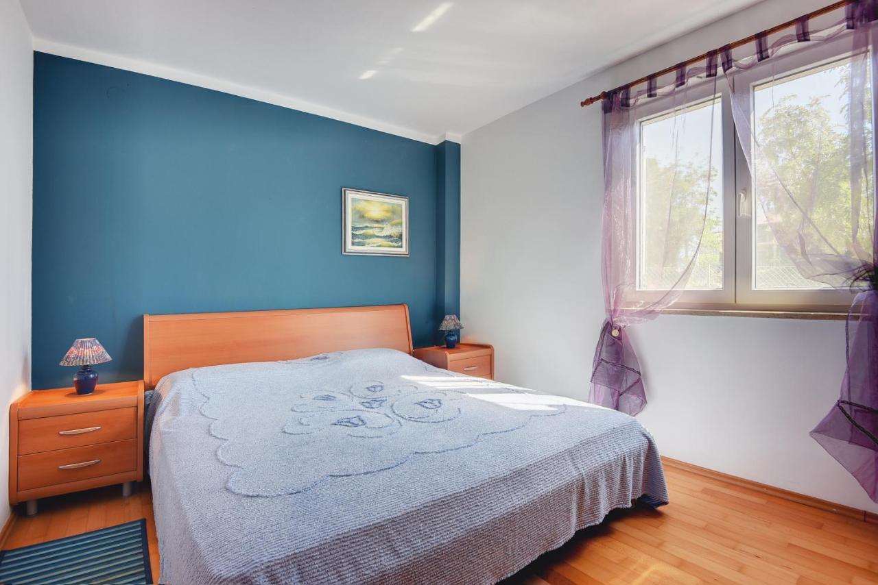 Universe Apartment