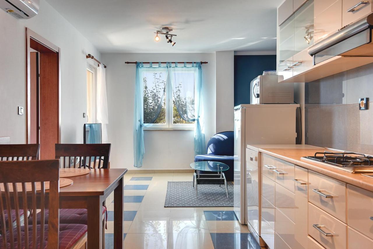 Universe Apartment