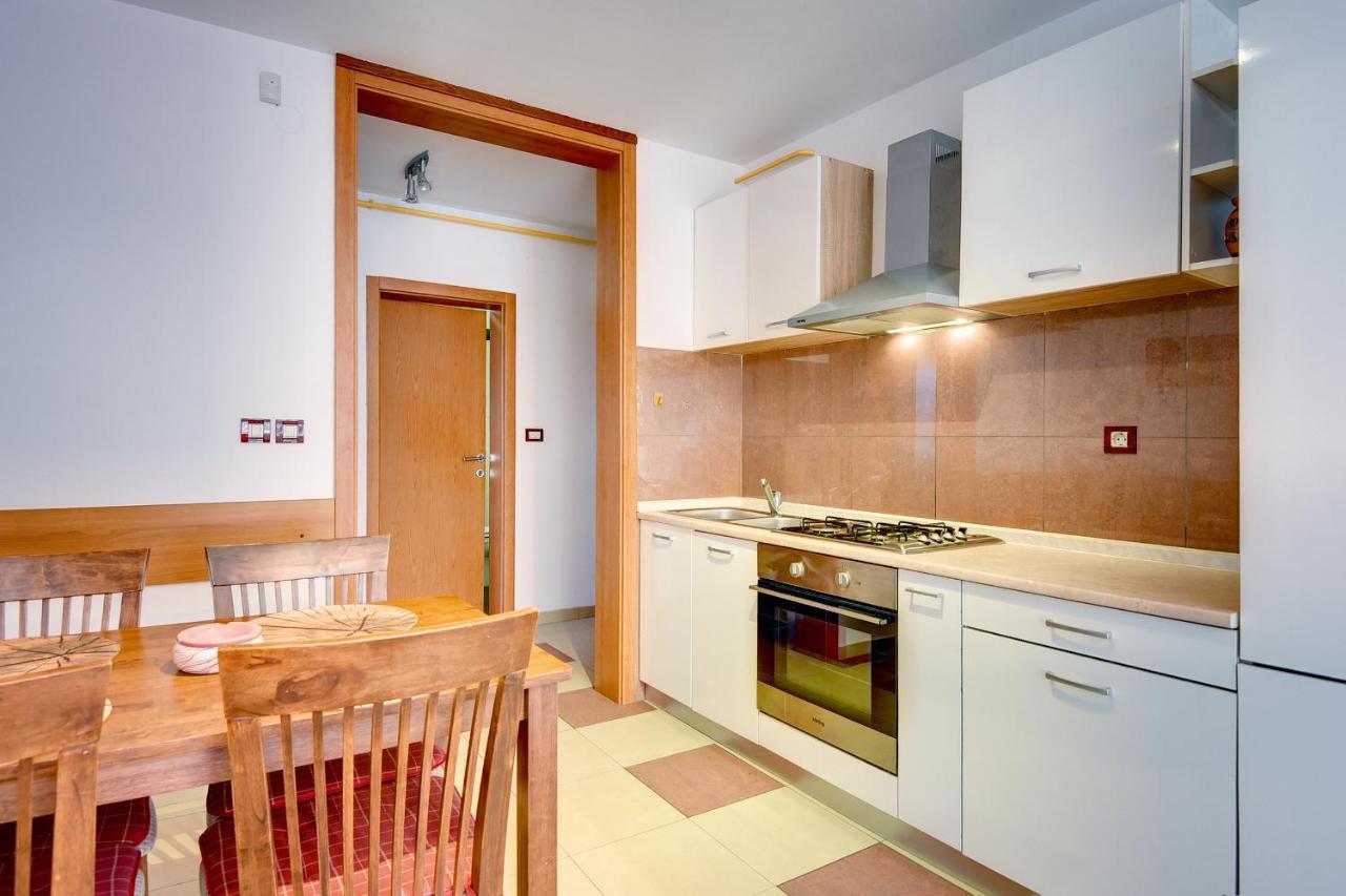 Universe Apartment Pula